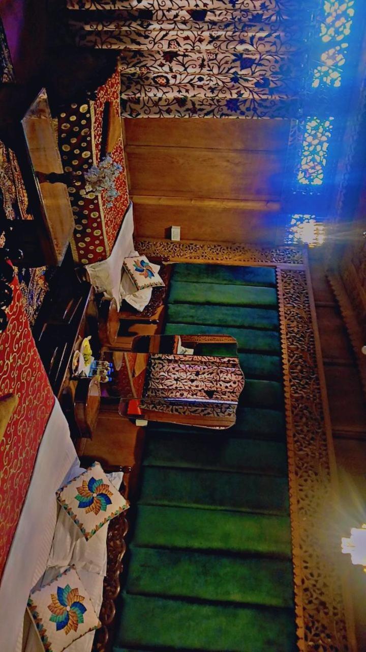 فندق Heritage Amina Group Of Houseboats Srīnagar المظهر الخارجي الصورة