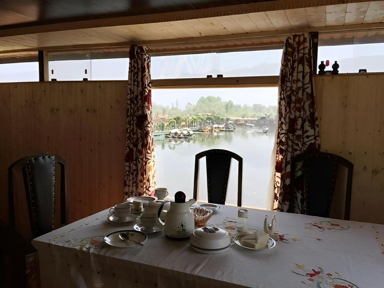 فندق Heritage Amina Group Of Houseboats Srīnagar المظهر الخارجي الصورة